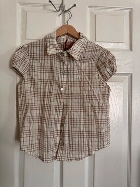 Short-Sleeve Plaid Button-Front Blouse in Cream & Brown